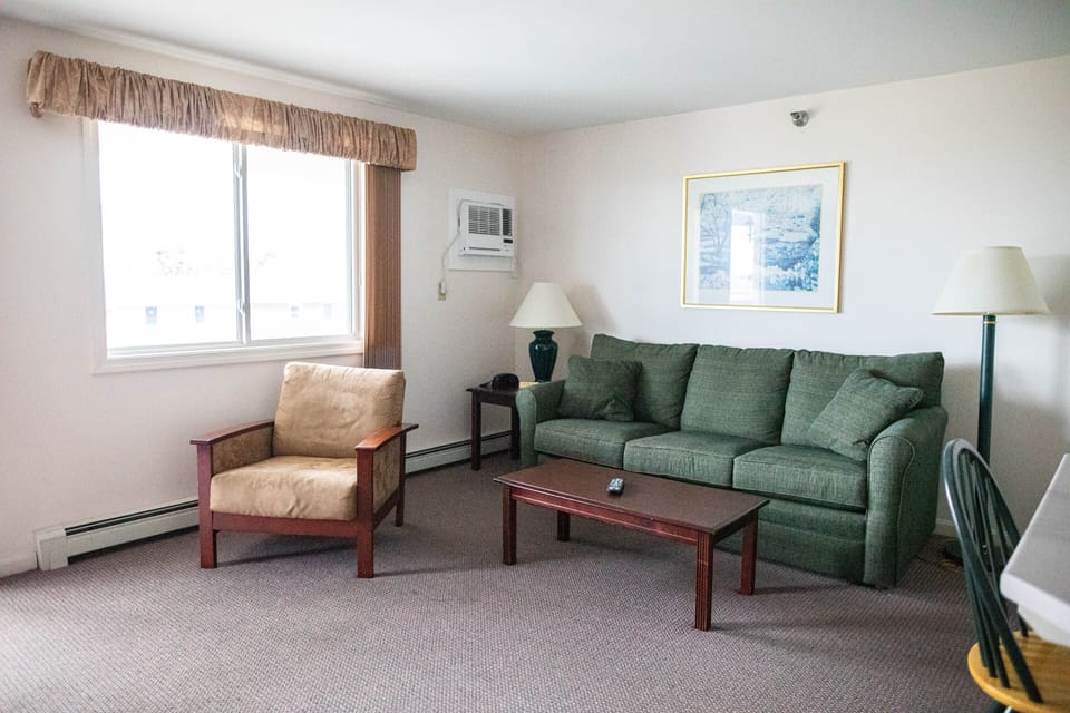 Luxury Queen Suite | Individually decorated, individually furnished, iron/ironing board