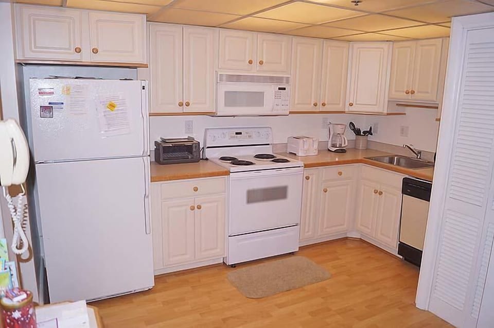 Condo, 2 Bedrooms | 2 bedrooms, iron/ironing board, free WiFi