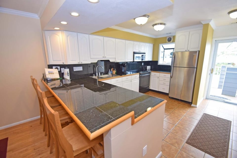 Townhome, 2 Bedrooms | Private kitchen | Fridge, microwave, dishwasher, toaster