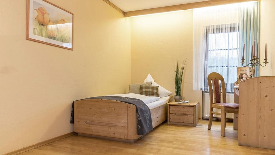 In-room safe, desk, WiFi (free), bed sheets