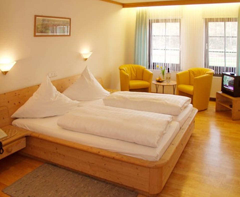 Standard Double Room | In-room safe, desk, WiFi (free), bed sheets