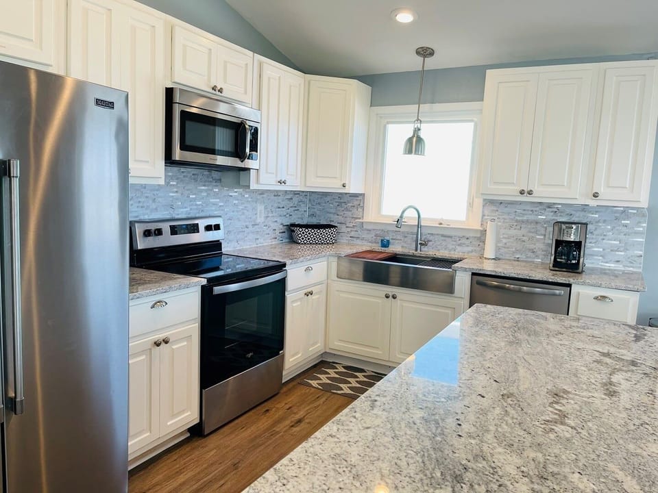 House, 4 Bedrooms | Private kitchen | Full-size fridge, microwave, oven, stovetop
