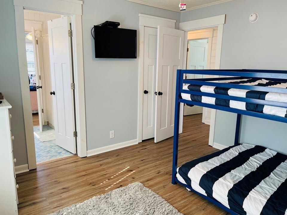 House, 4 Bedrooms | 4 bedrooms, WiFi (free), bed sheets