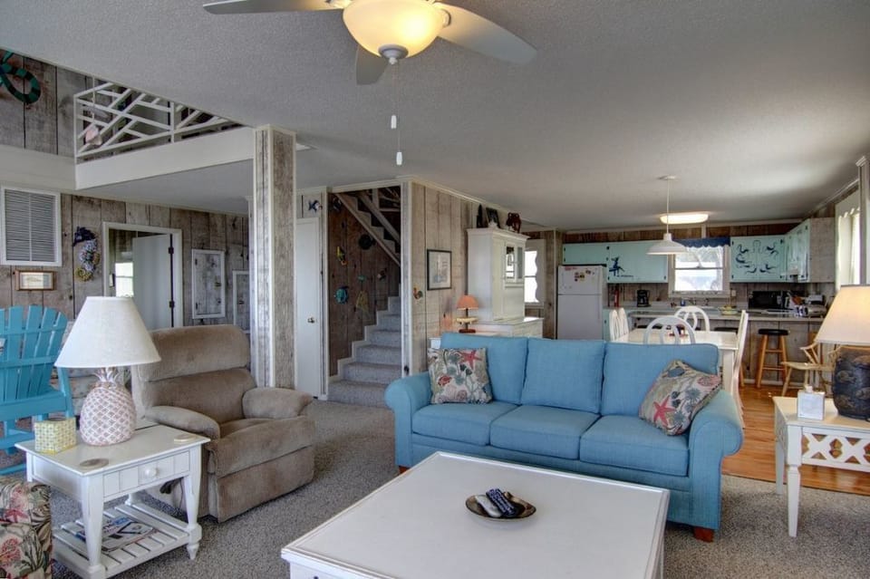 House, 4 Bedrooms | Living area | TV