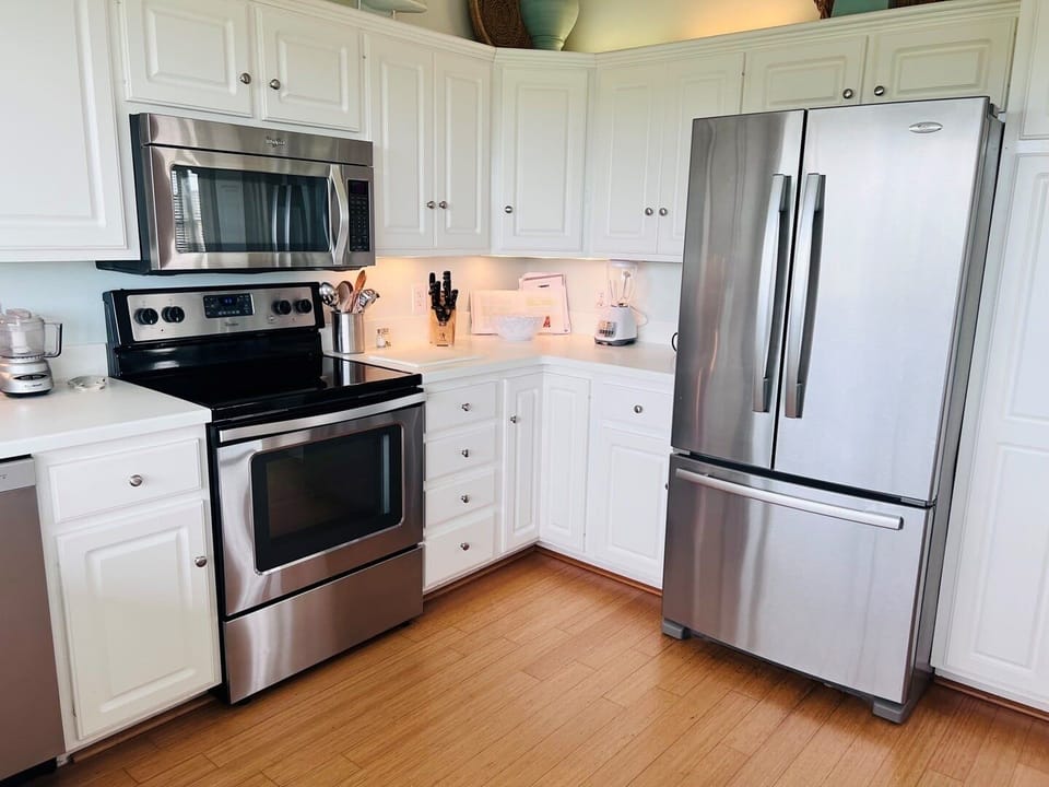 House, 4 Bedrooms | Private kitchen | Coffee/tea maker, microwave, oven, toaster