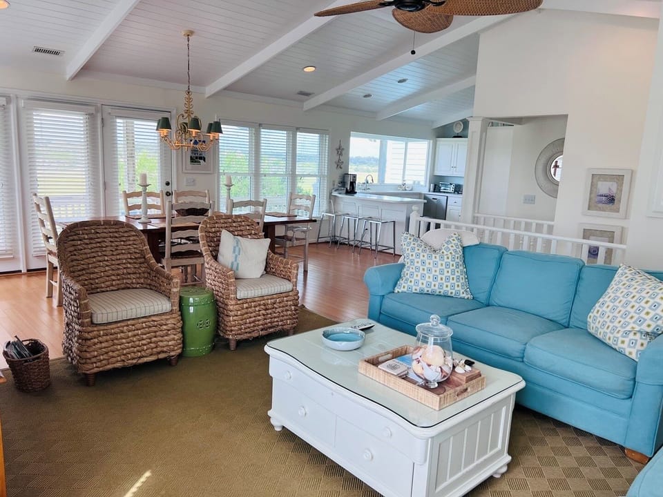 House, 4 Bedrooms | Living area | DVD player