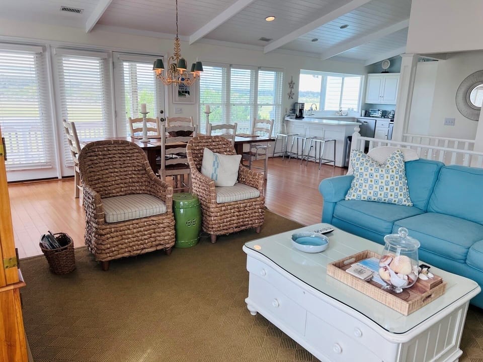House, 4 Bedrooms | Living area | DVD player