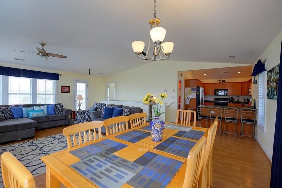 House, 3 Bedrooms | Dining