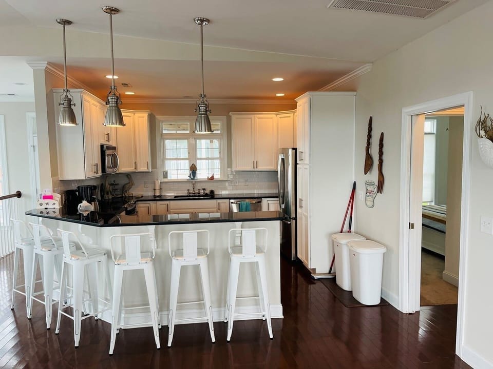 House, 3 Bedrooms | Private kitchen | Full-size fridge, microwave, oven, stovetop