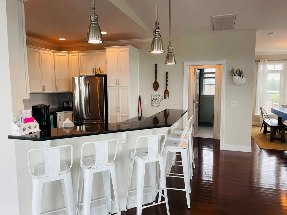 House, 3 Bedrooms | Private kitchen | Full-size fridge, microwave, oven, stovetop