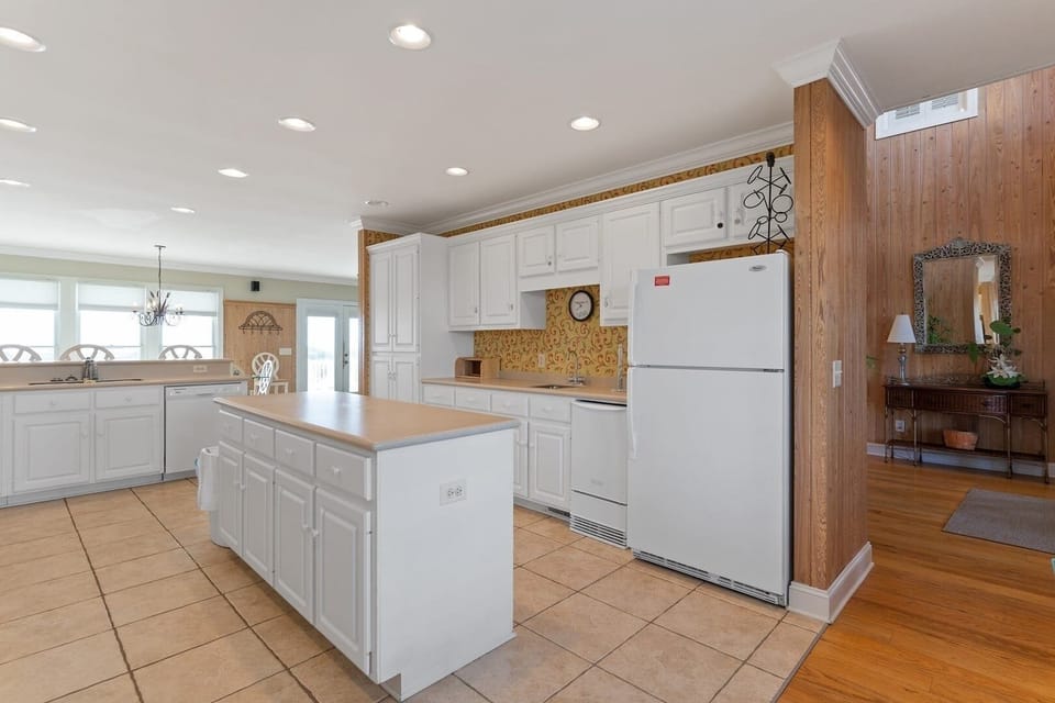 House, 4 Bedrooms | Private kitchen | Full-size fridge, microwave, oven, stovetop