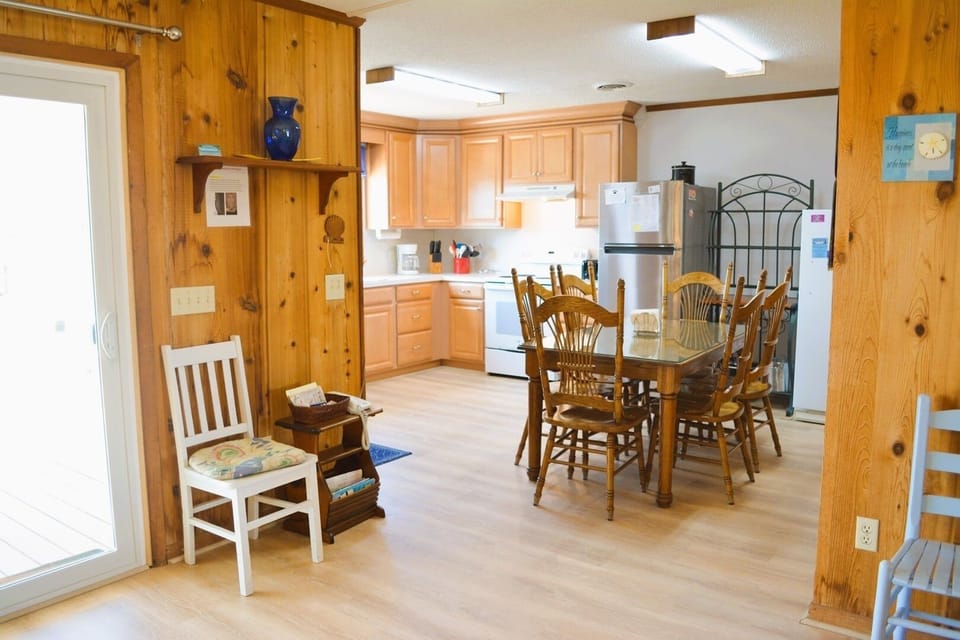 House, 2 Bedrooms | Dining
