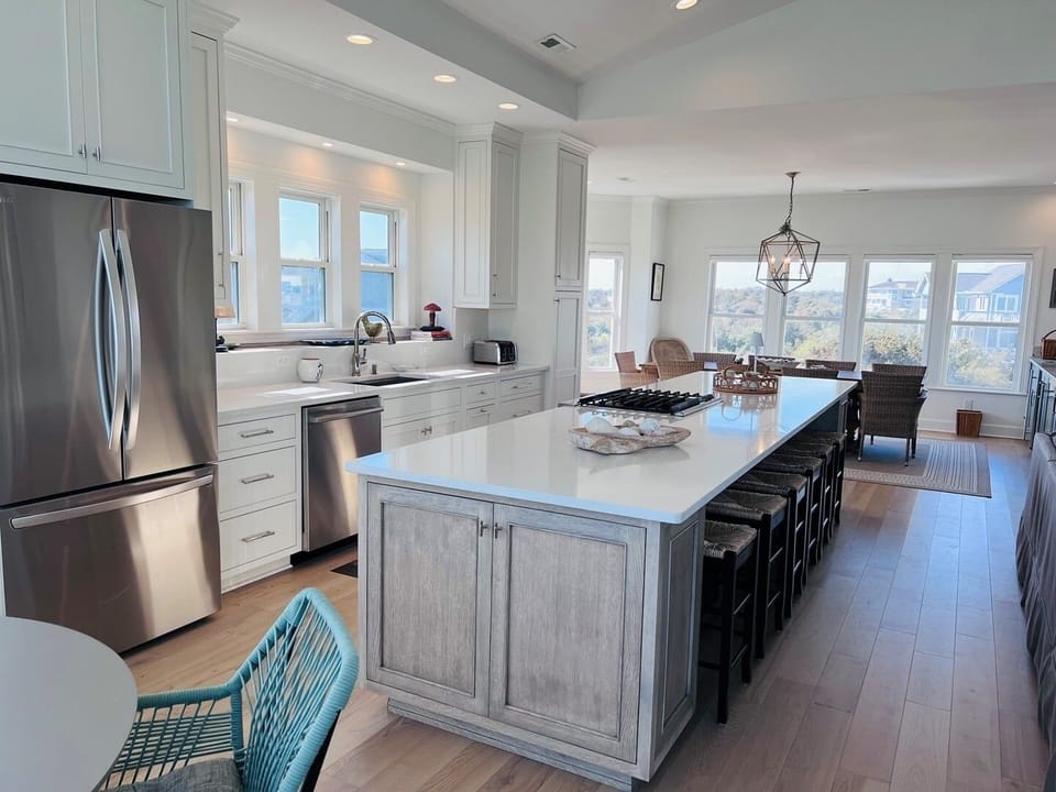 House, 5 Bedrooms | Private kitchen | Full-size fridge, microwave, oven, stovetop