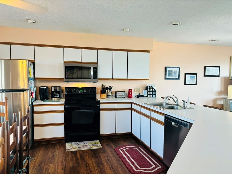 House, 5 Bedrooms | Private kitchen | Fridge, microwave, oven, dishwasher