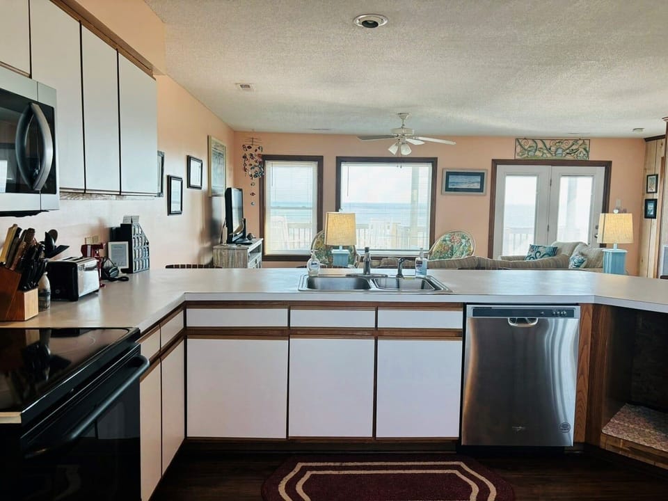 House, 5 Bedrooms | Private kitchen | Coffee/tea maker, fridge, microwave, oven