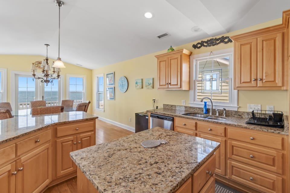 House, 6 Bedrooms | Private kitchen | Full-size fridge, microwave, oven, stovetop