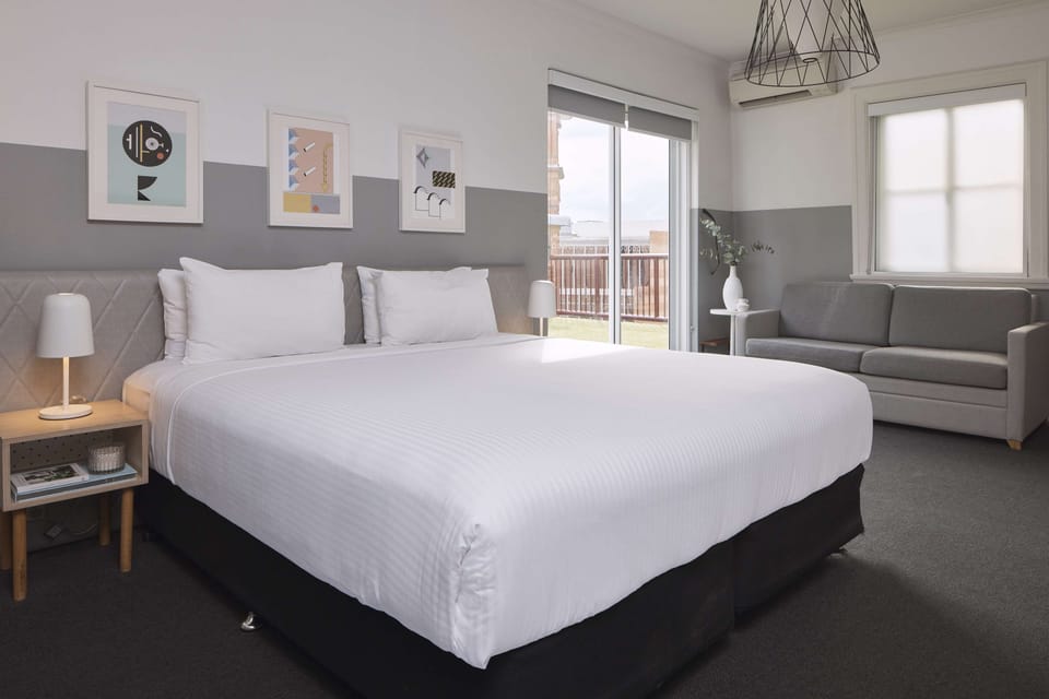 Premium bedding, soundproofing, iron/ironing board, free WiFi