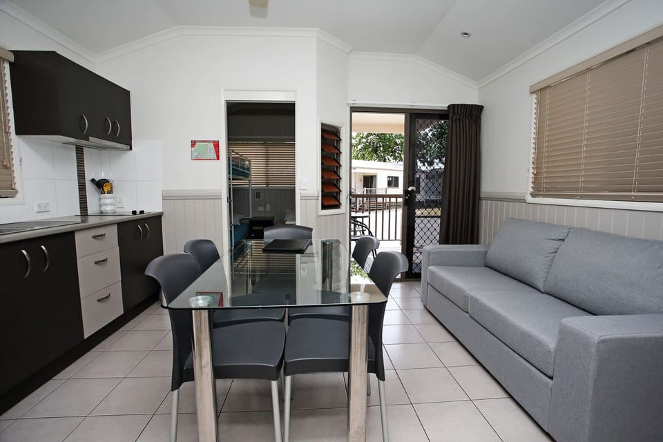 2 Bedroom Deluxe Villa (2BR) | In-room dining
