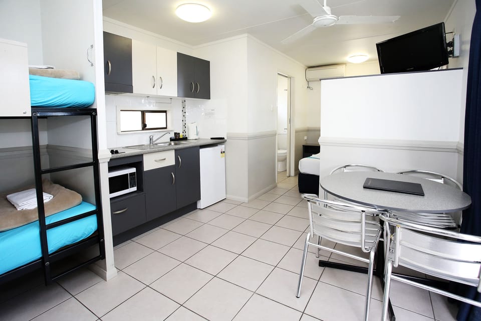 Ensuite Cabin | In-room dining