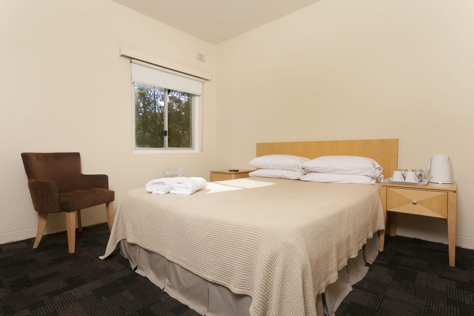 Queen Room with Ensuite | WiFi (free), bed sheets