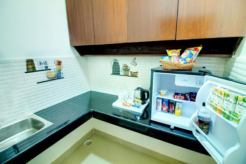 Fridge, microwave, coffee/tea maker, electric kettle