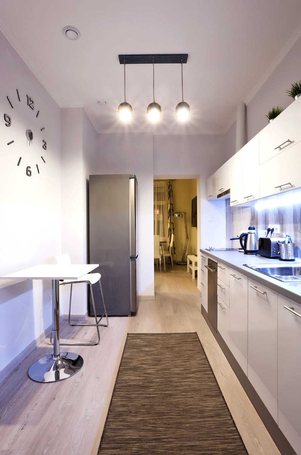 Happy Hours Apartment (address: ul. Grunwaldzka 40/1) | Private kitchen | Coffee/tea maker, full-size fridge, microwave, stovetop