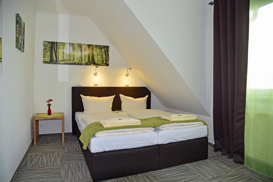 Standard Double Room, 1 Bedroom, Non Smoking, Garden View | Living area | Flat-screen TV