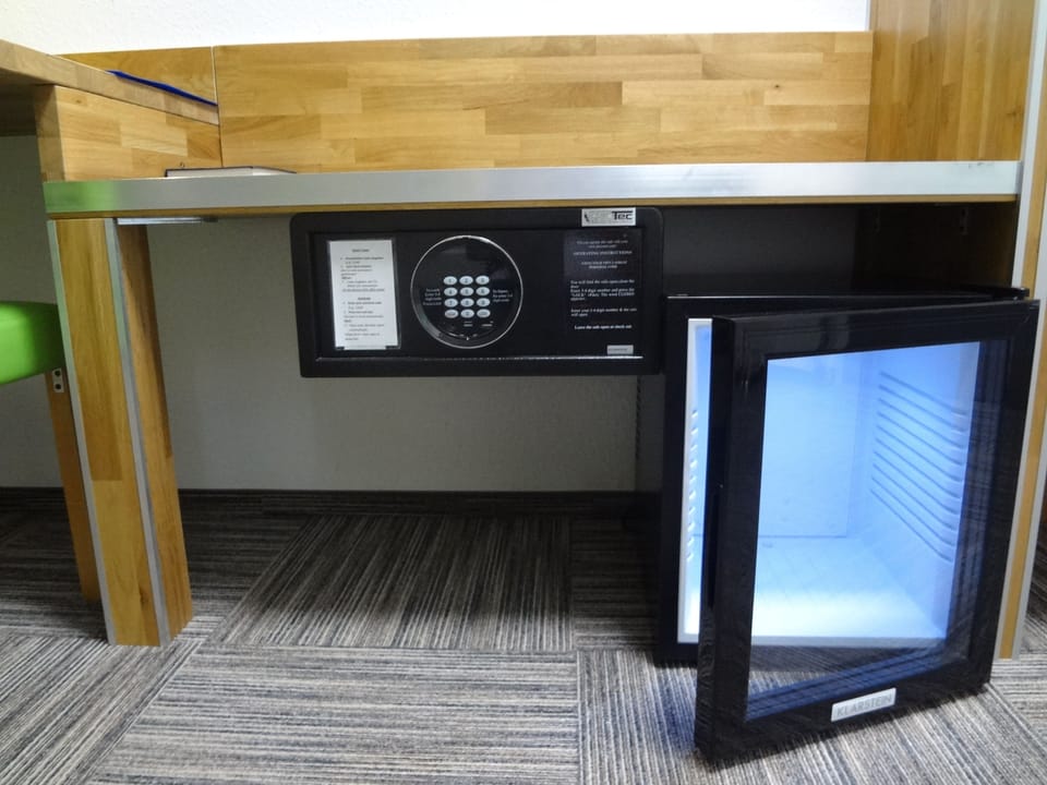 Standard Double Room, 1 Bedroom, Non Smoking, Garden View | Living area | Flat-screen TV