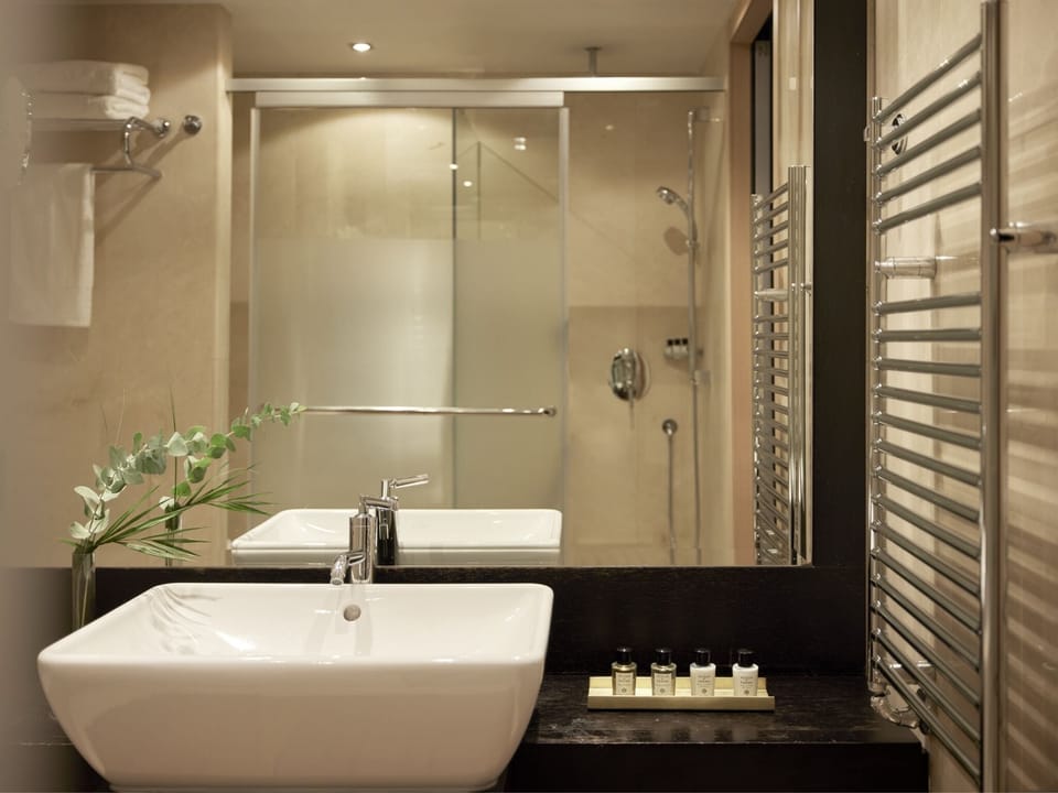 Luxury Suite, Sea View | Premium bedding, down comforters, free minibar, in-room safe