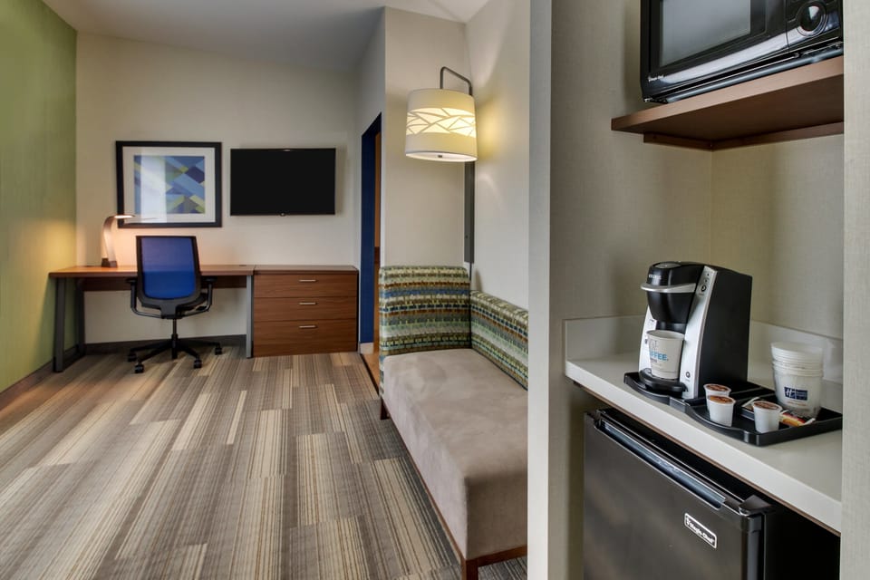 Standard Room, 1 King Bed (Extra Floor Space) | In-room safe, desk, laptop workspace, blackout drapes