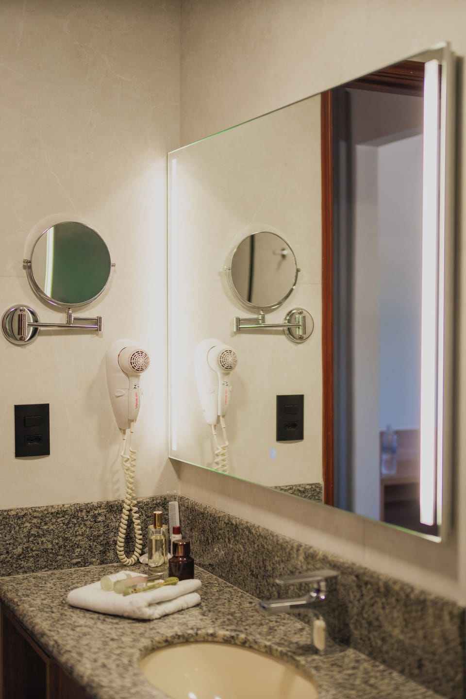 Shower, free toiletries, hair dryer, bidet