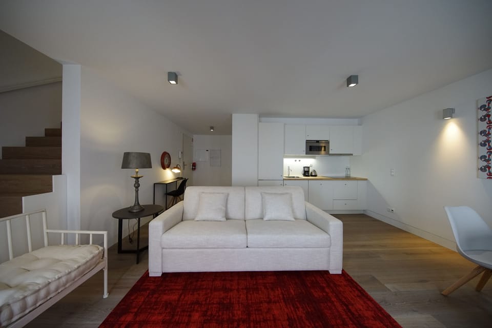 Deluxe Duplex, 1 Bedroom (Castelo) | Private kitchenette | Fridge, cookware/dishes/utensils, freezer