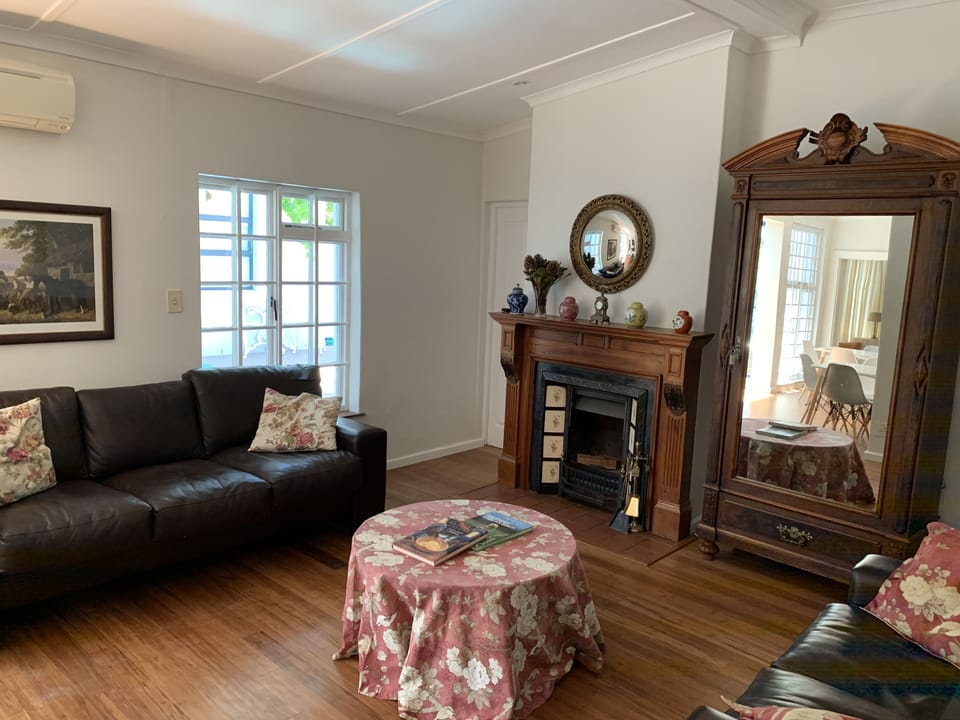 43-inch Smart TV with satellite channels, TV