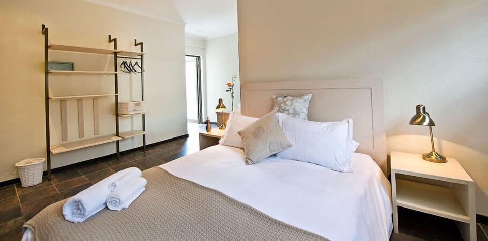 1 bedroom, in-room safe, WiFi (free)