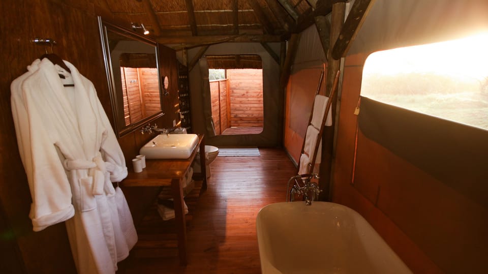 Egyptian cotton sheets, premium bedding, pillowtop beds, minibar