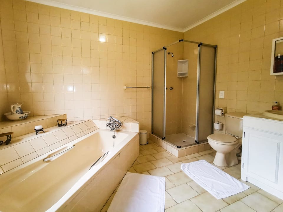 Standard Double Room, 1 Double Bed | Bathroom | Shower, free toiletries, hair dryer, towels