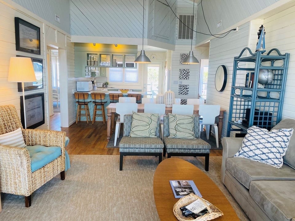House, 4 Bedrooms | Living area | Flat-screen TV