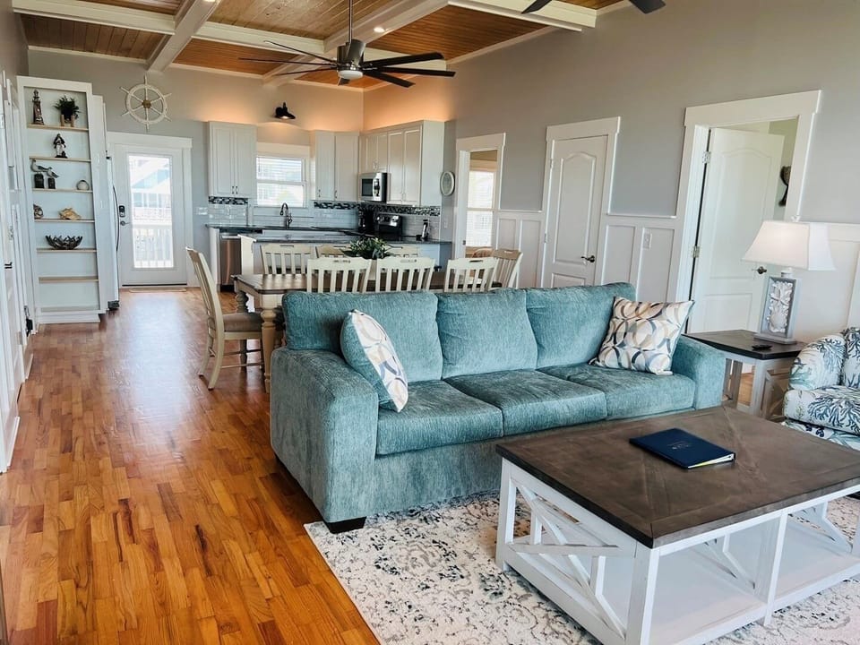 House, 4 Bedrooms | Living area | TV