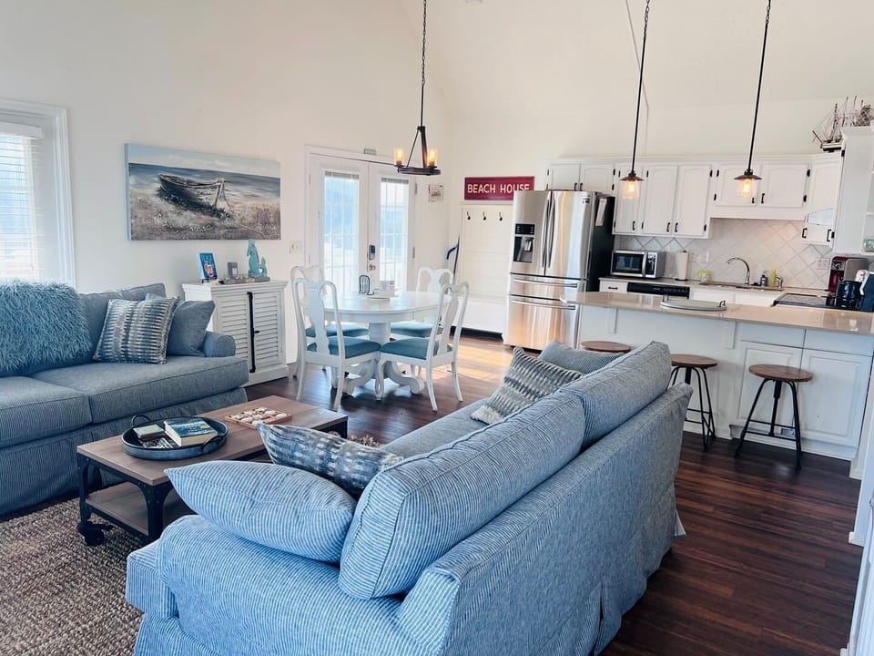 House, 3 Bedrooms | Living area | DVD player