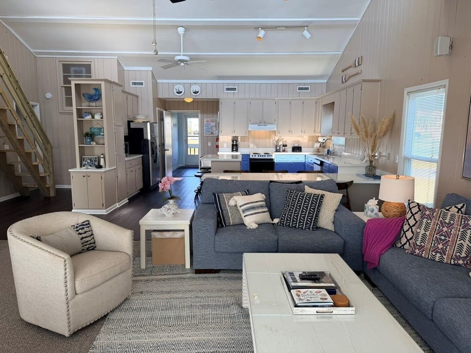 House, 3 Bedrooms | Living area | TV