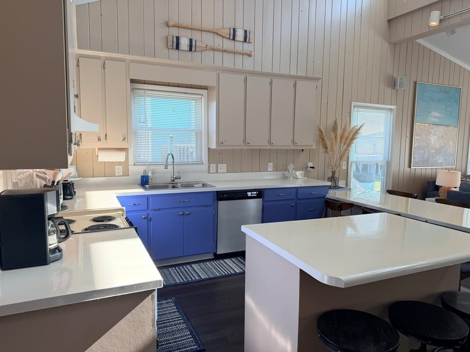House, 3 Bedrooms | Private kitchen | Fridge, microwave, oven, dishwasher