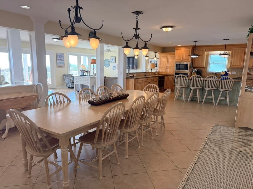House, 5 Bedrooms | Dining