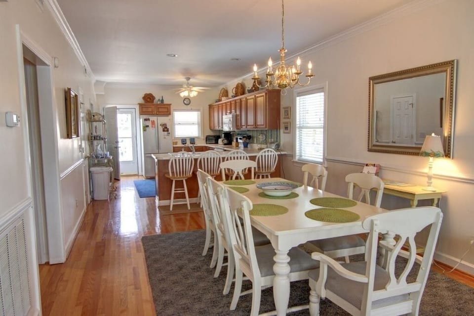 House, 4 Bedrooms | Dining