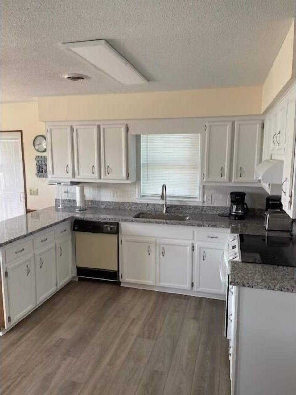 House, 3 Bedrooms | Private kitchen | Coffee/tea maker, full-size fridge, microwave, oven