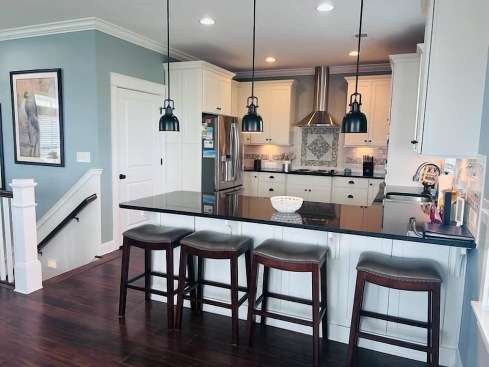 House, 4 Bedrooms | Private kitchen | Full-size fridge, microwave, oven, stovetop