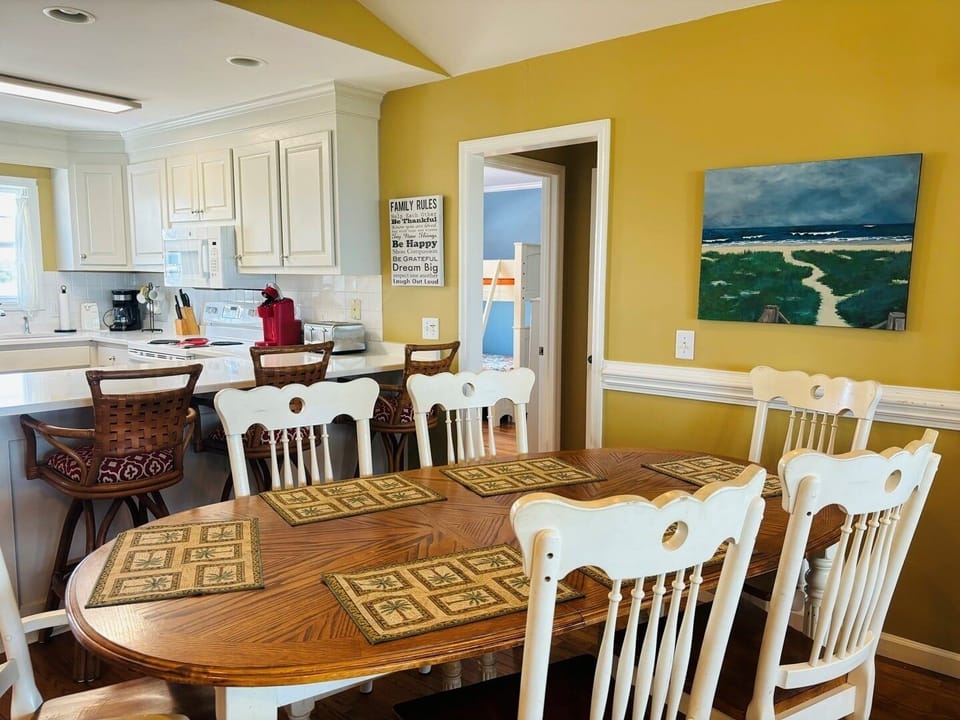 House, 4 Bedrooms | Dining