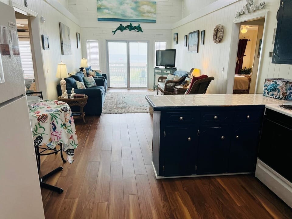 House, 4 Bedrooms | Living area | TV, DVD player