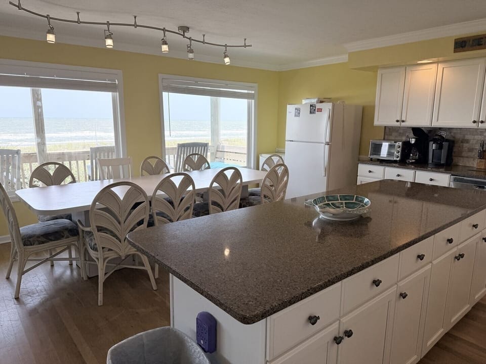 House, 5 Bedrooms | Dining