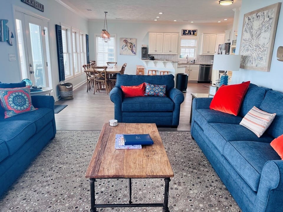 House, 4 Bedrooms | Living area | TV, DVD player