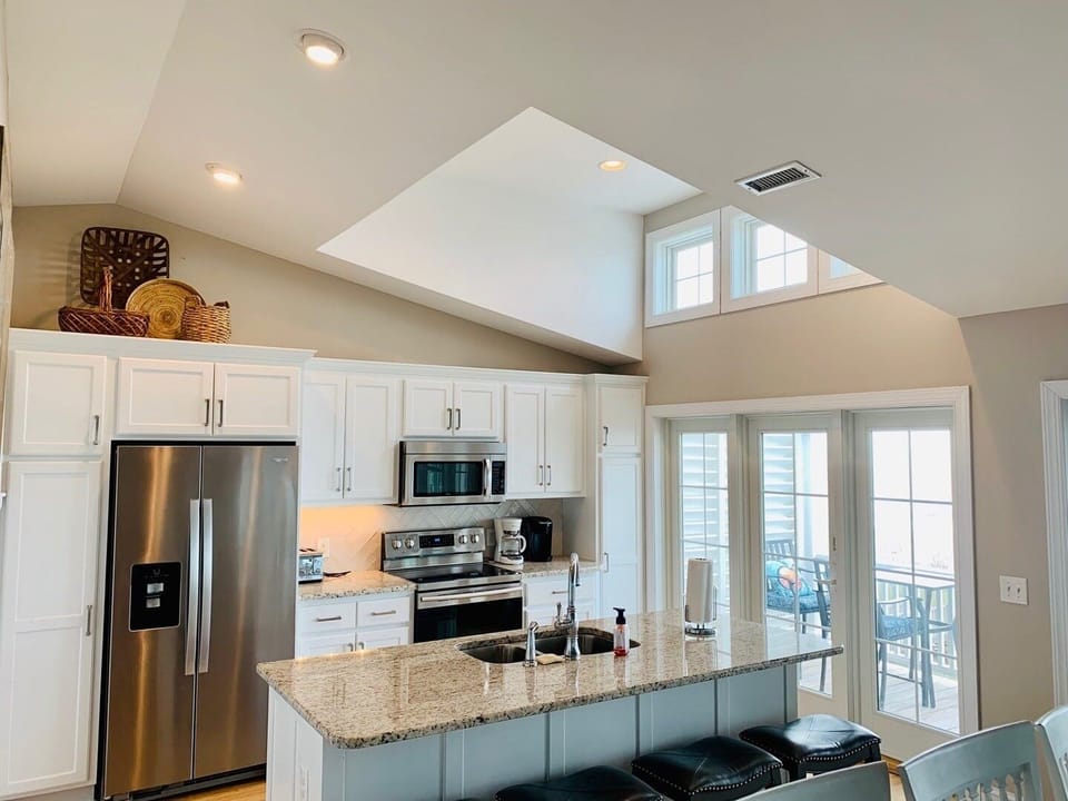 House, 6 Bedrooms | Private kitchen | Coffee/tea maker, fridge, microwave, oven